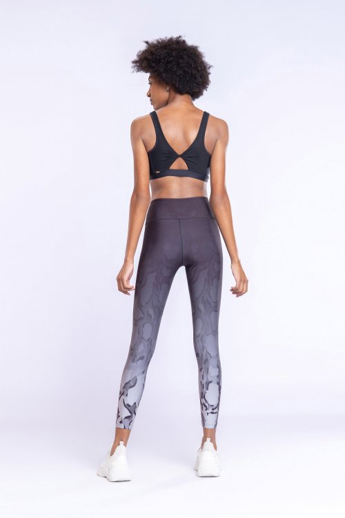 Top Twist Cut Preto e Calça Legging Reversible Denim Maiorca Top Twist Cut Preto e Calça Legging Reversible Denim Maiorca