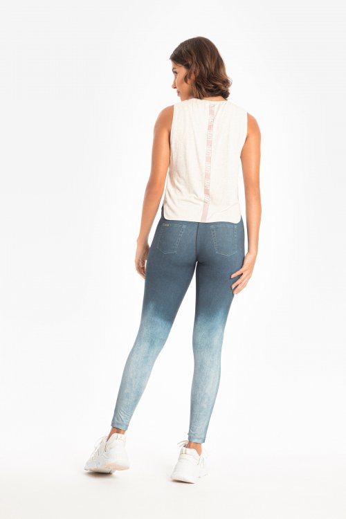 Regata Cropped LIVE! Signature Merge Light e Calça Legging Reversible Denim Maiorca Regata Cropped LIVE! Signature Merge Light e Calça Legging Reversible Denim Maiorca