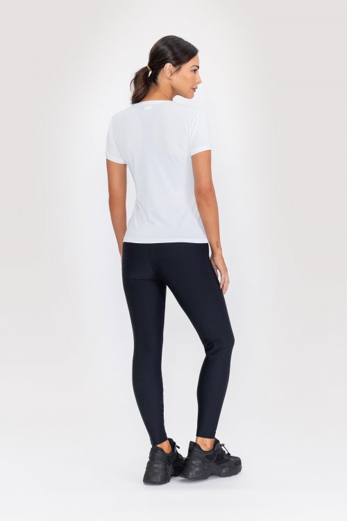 Blusa Comfy Branco e Fusô Active Essential Preto Blusa Comfy Branco e Fusô Active Essential Preto