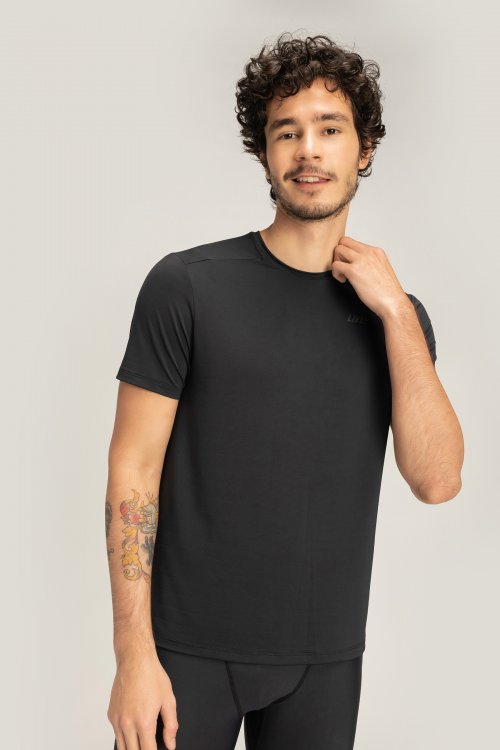 Camiseta Fit Harmony e Bermuda Pro Training Essential Noir Black Camiseta Fit Harmony e Bermuda Pro Training Essential Noir Black