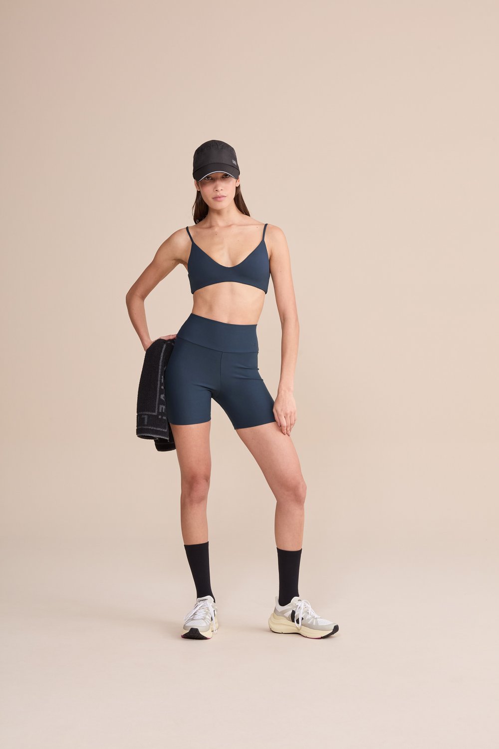 Fina Ejerique Shorts classico in lino P25B94AZU main image 1