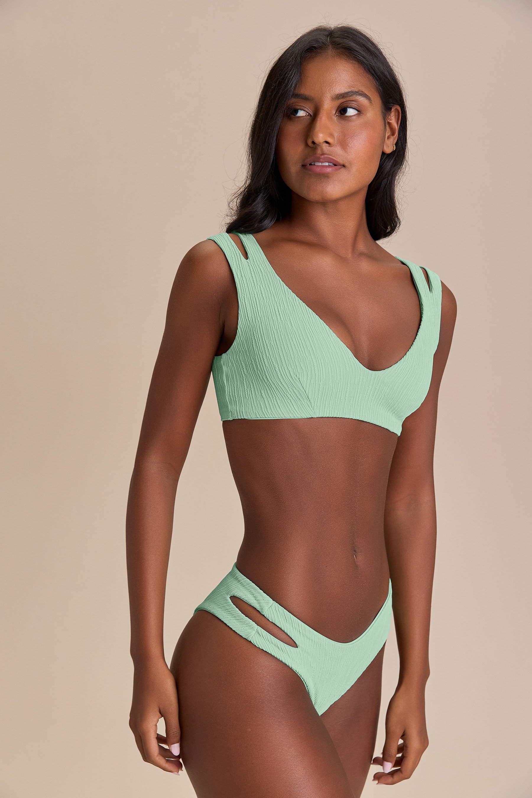 Live! — Top V Cut Out Jacquard Curl