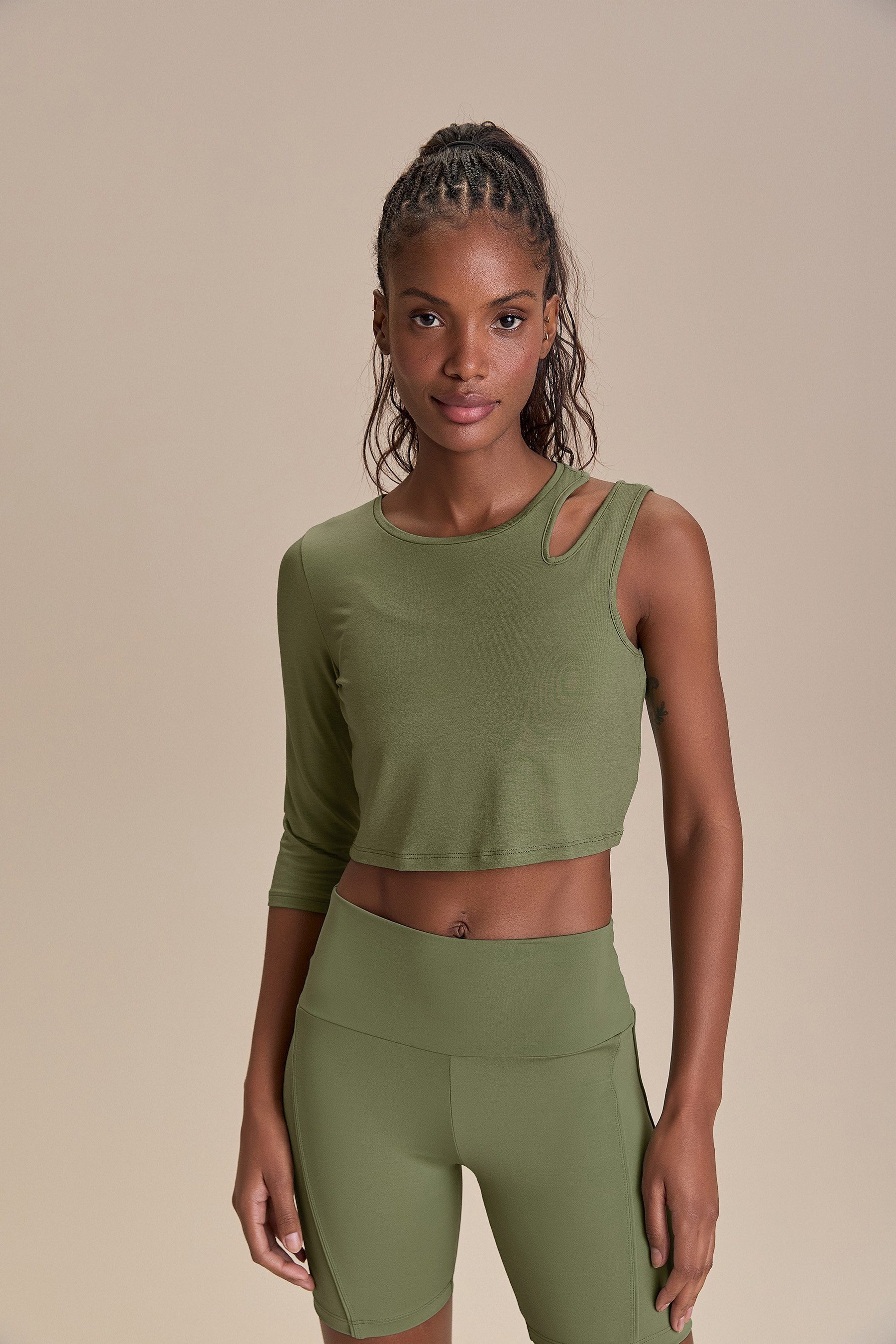 Live! — Blusa Cropped Cut Out Whisper