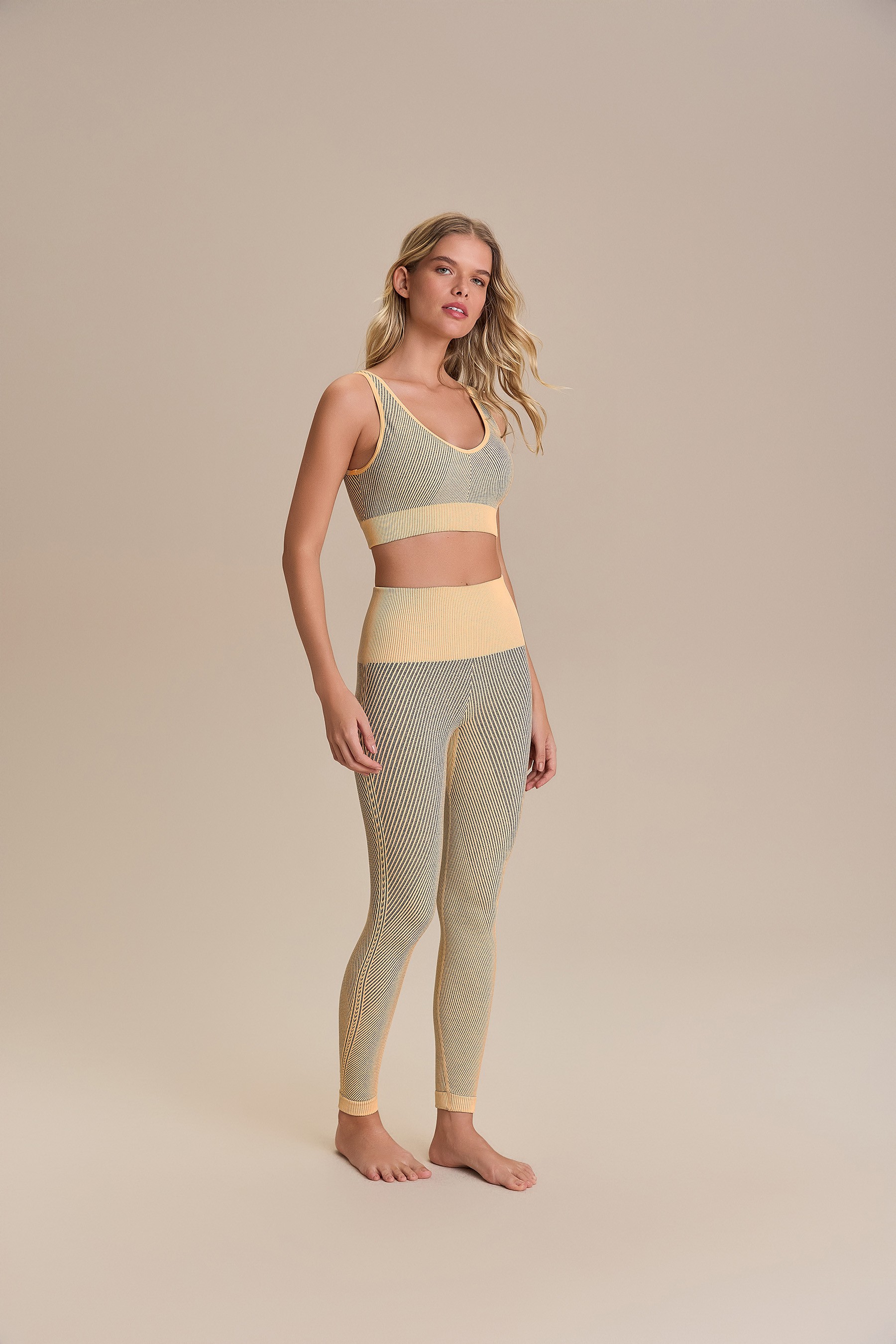 Live! — Top V Seamless Diagonal